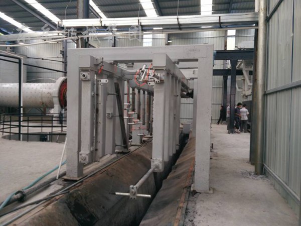 加氣混凝土砌塊設(shè)備全自動切割機組銑槽部分